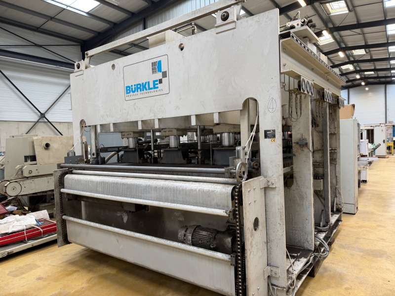 Presse au défilé 2700 x 3200 mm 