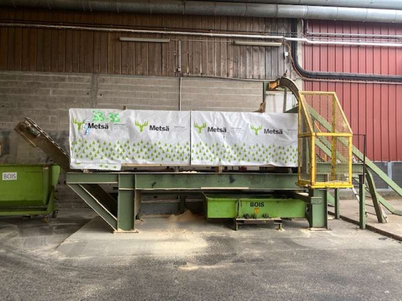 tronçonneuse à paquet en poste fixe 