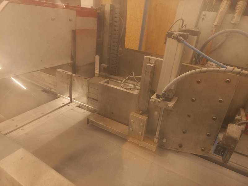 tronçonneuse à pousseur 7 mètres, avec chaînes d'entrée 