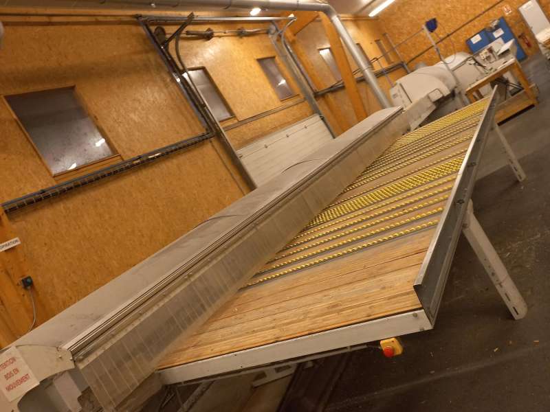 tronçonneuse à pousseur 7 mètres, avec chaînes d'entrée 