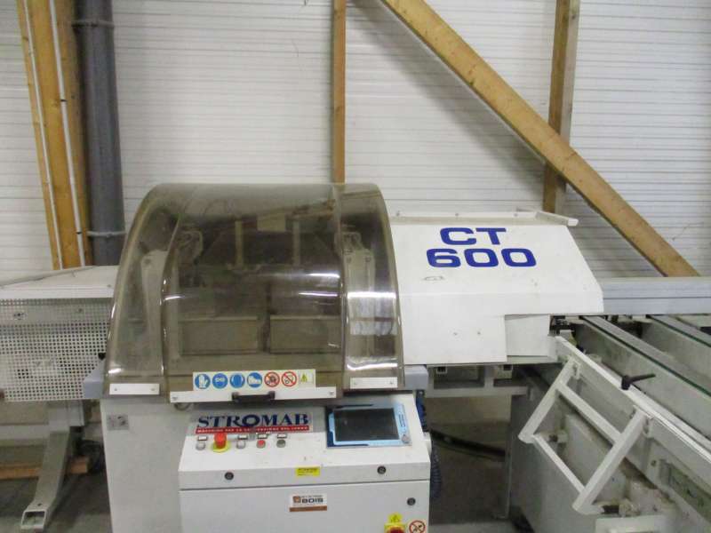 Tronçonneuse orientable CNC automatique avec pousseur 
